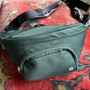 LuLulemon Sling Bag Belt Bag Dark Green